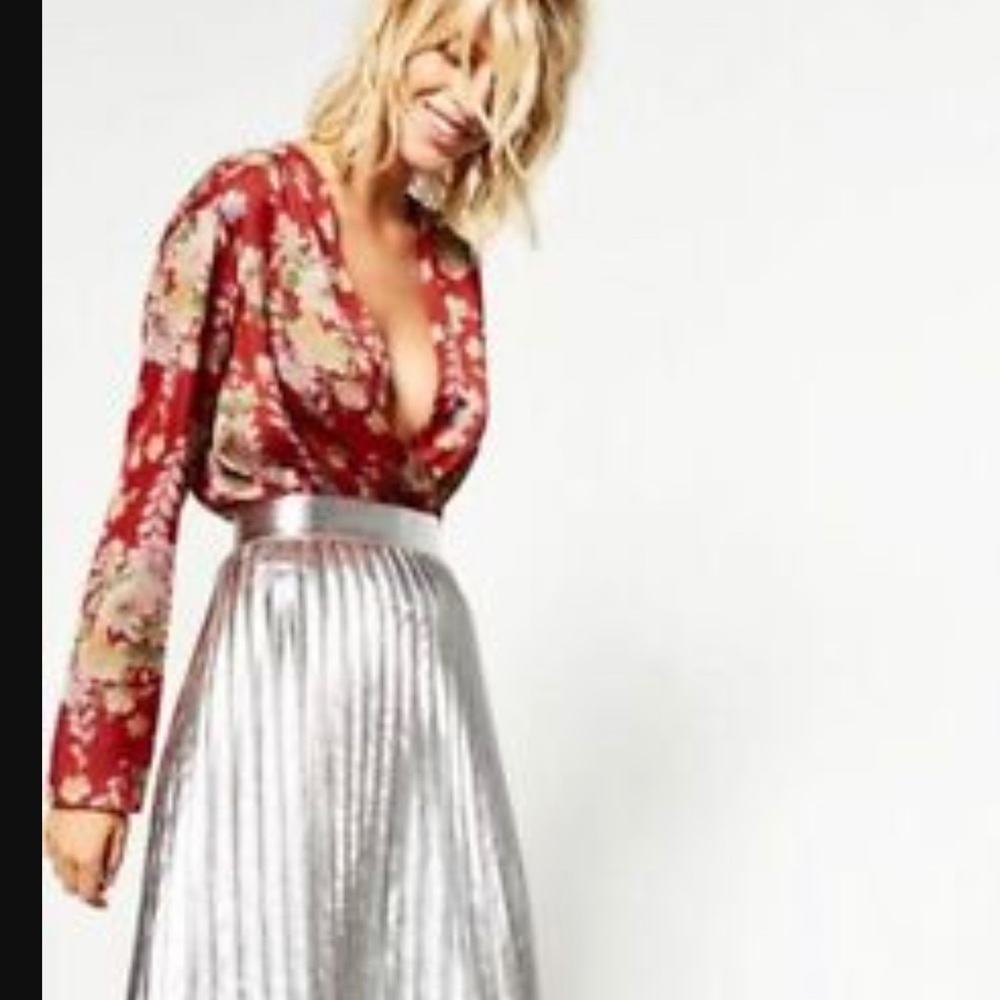 ZARA red floral bodysuit. Size M. Never worn.
